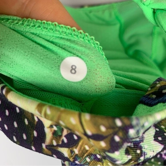 Lululemon women’s dancing warrior tank top size 8 - Picture 8 of 9